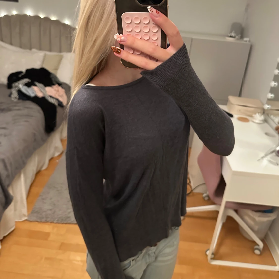 Mörkgrå långärmad stickad tröja - 1