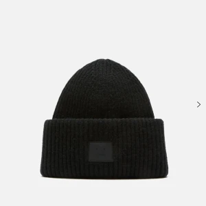 Acne mössa - Säljer nu min acne mössa som är inköpt förra hösten, använd fåtal gånger och väldigt sparsamt. Hör gärna av er för egna bilder