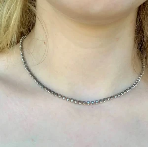 Halsband  - Silvrigt halsband som tyvärr inte kommer till användning 💕