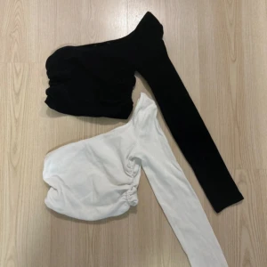 Festtoppar - Säljer 2 enaxlade festtoppar köpta på NA-KD. I mycket bra skick! 