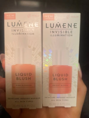 Lumene Liquid Blush Pink & Bright Bloom - Två flytande rouge från Lumene Invisible Illumination, nyanserna Pink Blossom och Bright Bloom. Båda är veganska och kommer i snygga 15 ml flaskor med pipett. Helt nya i förpackning. Nypris 300. Säljer båda för 300