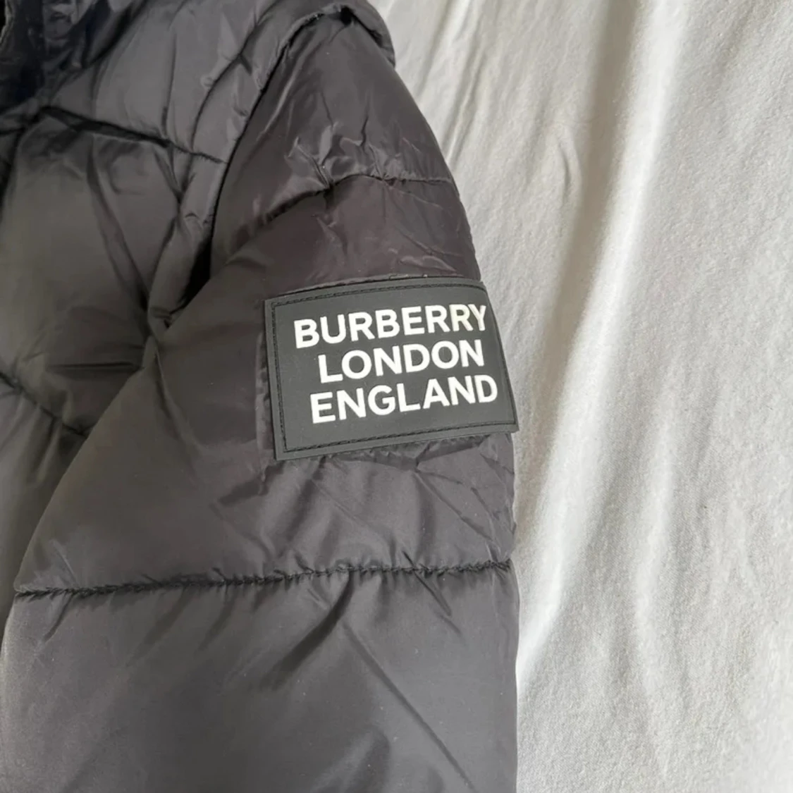 Svart pufferjacka från Burberry - 3