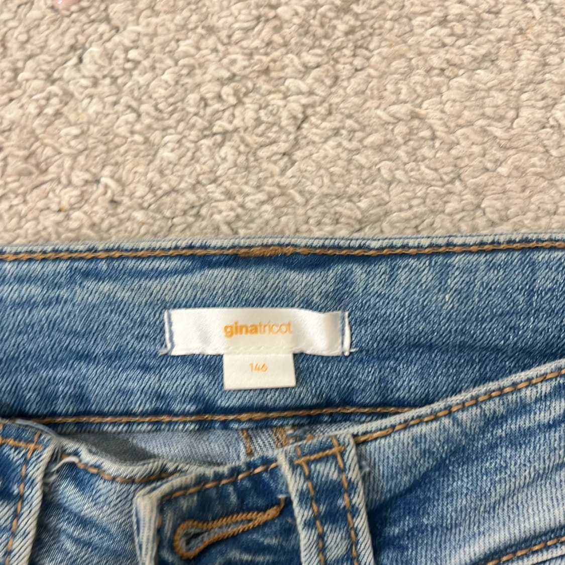 Jeans med hål  - 4
