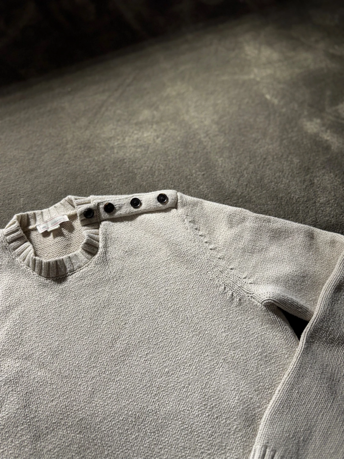 Beige stickad tröja med knappar - 2