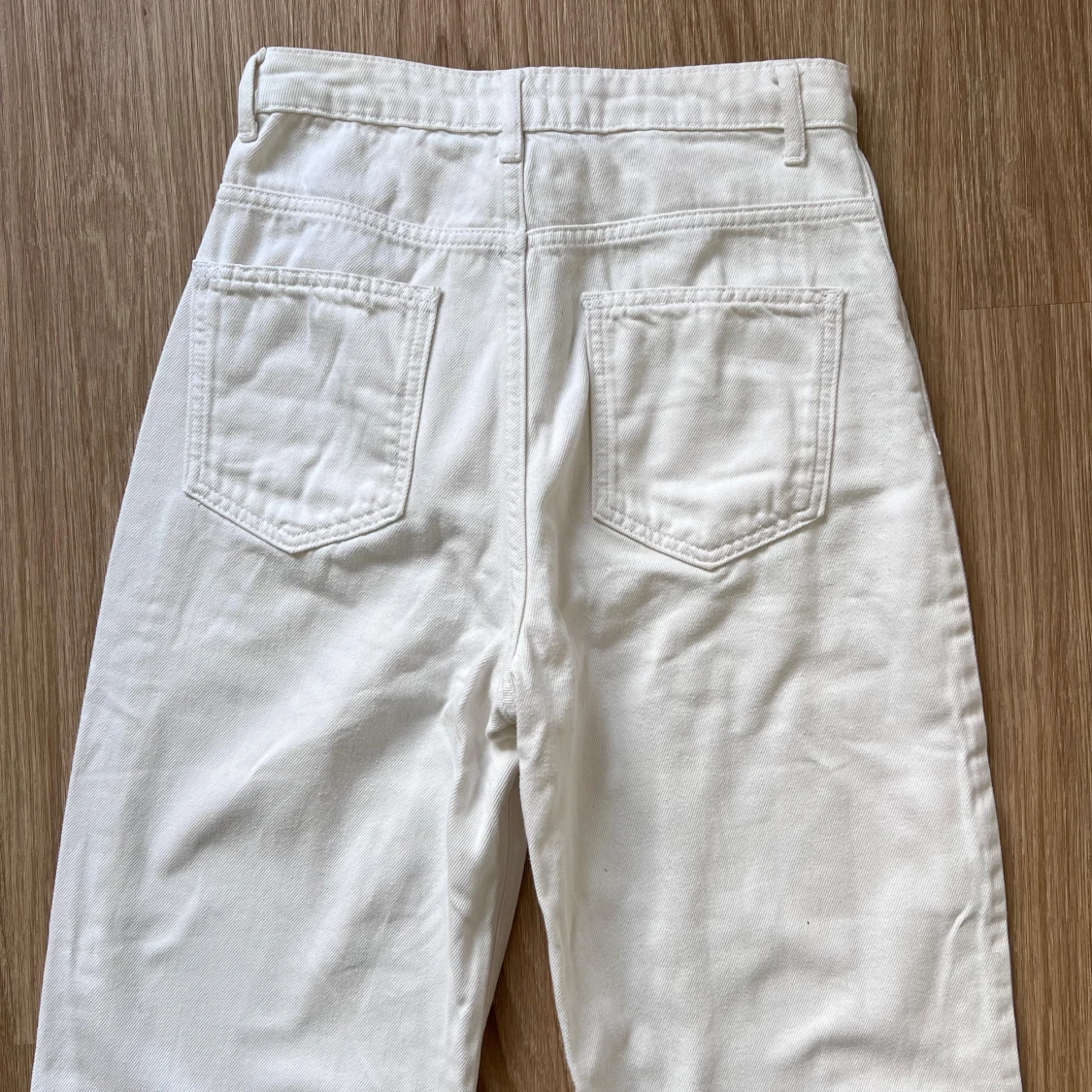 Vita jeansbyxor från NA-KD - 4