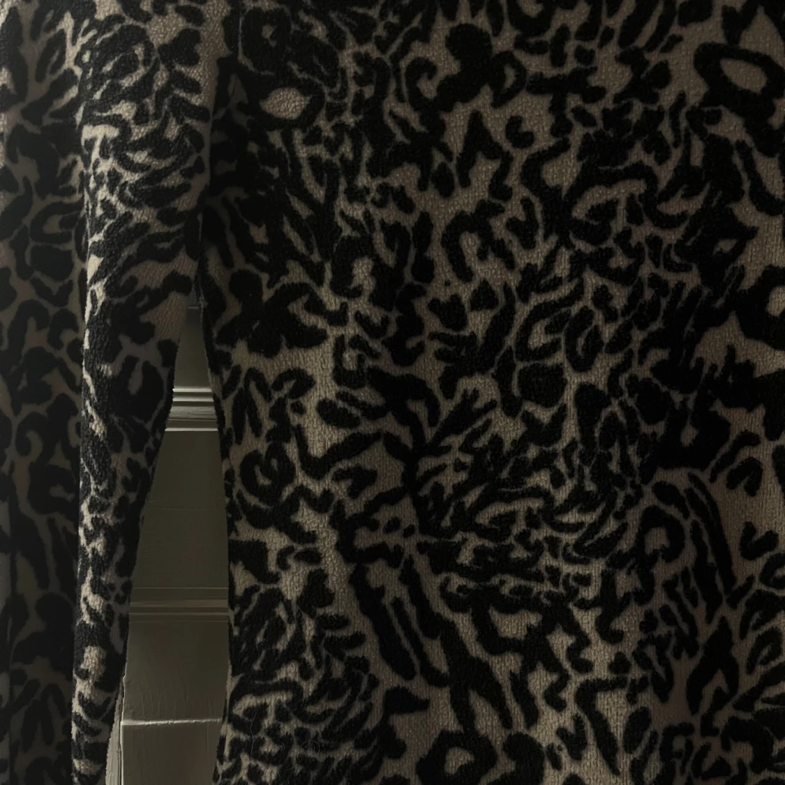 Leopardmönstrad långärmad topp - 1