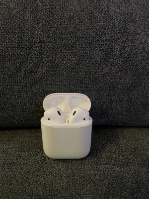 Apple AirPods (2nd Generation) - Säljer AirPods gen 2 PRO för väldig billig pris🔥🔥
