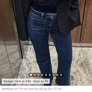 Jeans från bikbok - Precis köpt dessa jeansen från bikbok men de var för stora så köpte en mindre storlek. Säljer dem helt oanvända och till billigare pris än originalpris. 