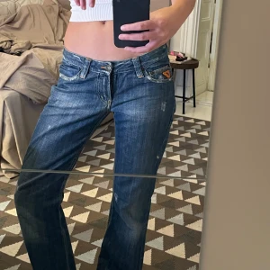 Low waist bootcut jeans  - Säljer ett par snygga lågmidjade jeans