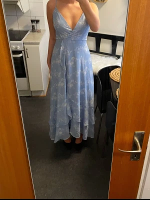 Balklänning  - Fin balklänning. Aldrig använd💗 lapp sitter kvar