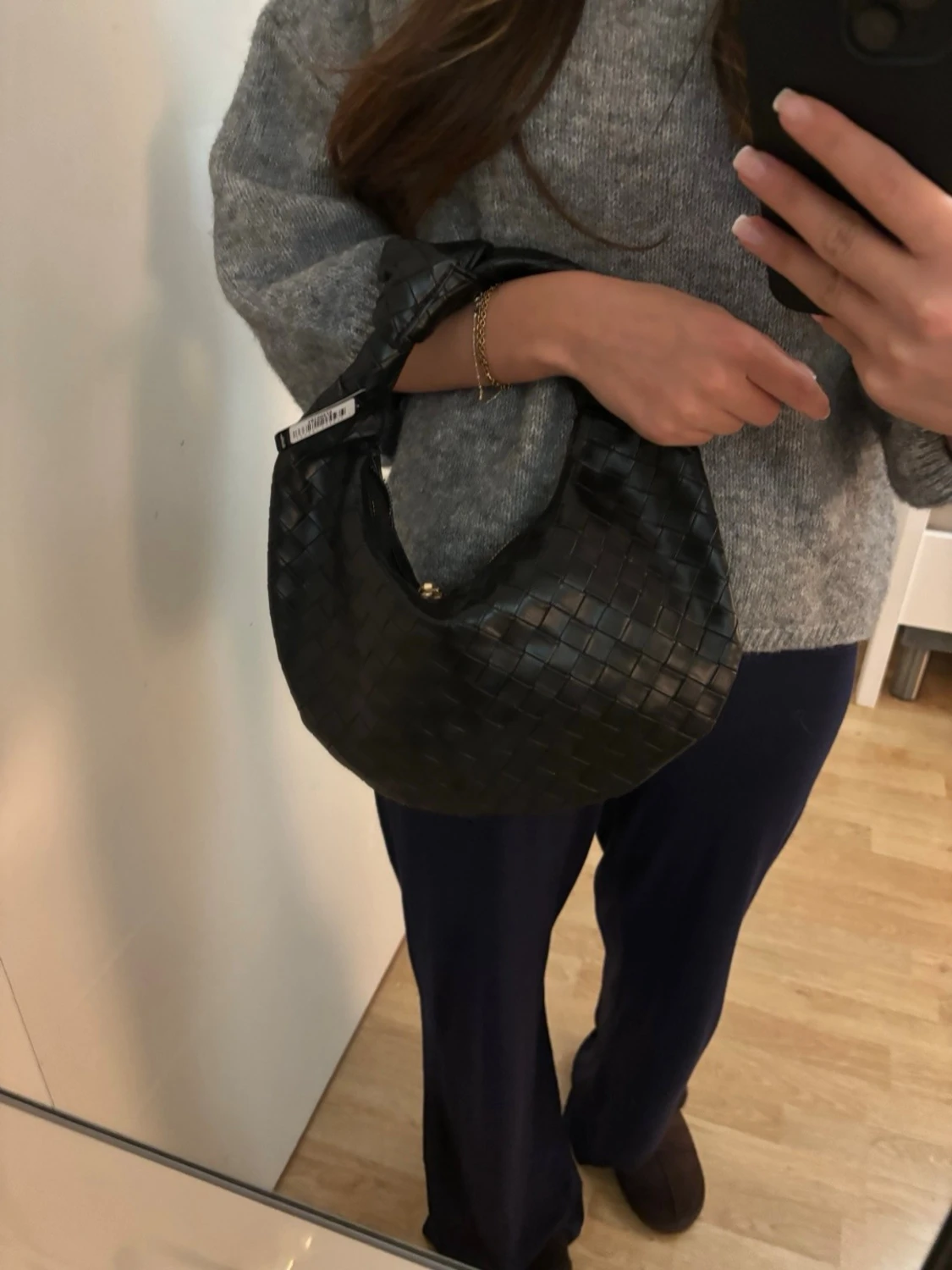 Svart flätad handväska med knut - 6