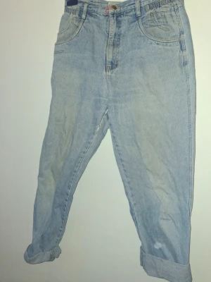 Levi's 501 ljusblå jeans hög midja - Vintage baggy jeans, 90tal till tidigt 2000tal. Ålderstecken finns, men inget som påverkar. 