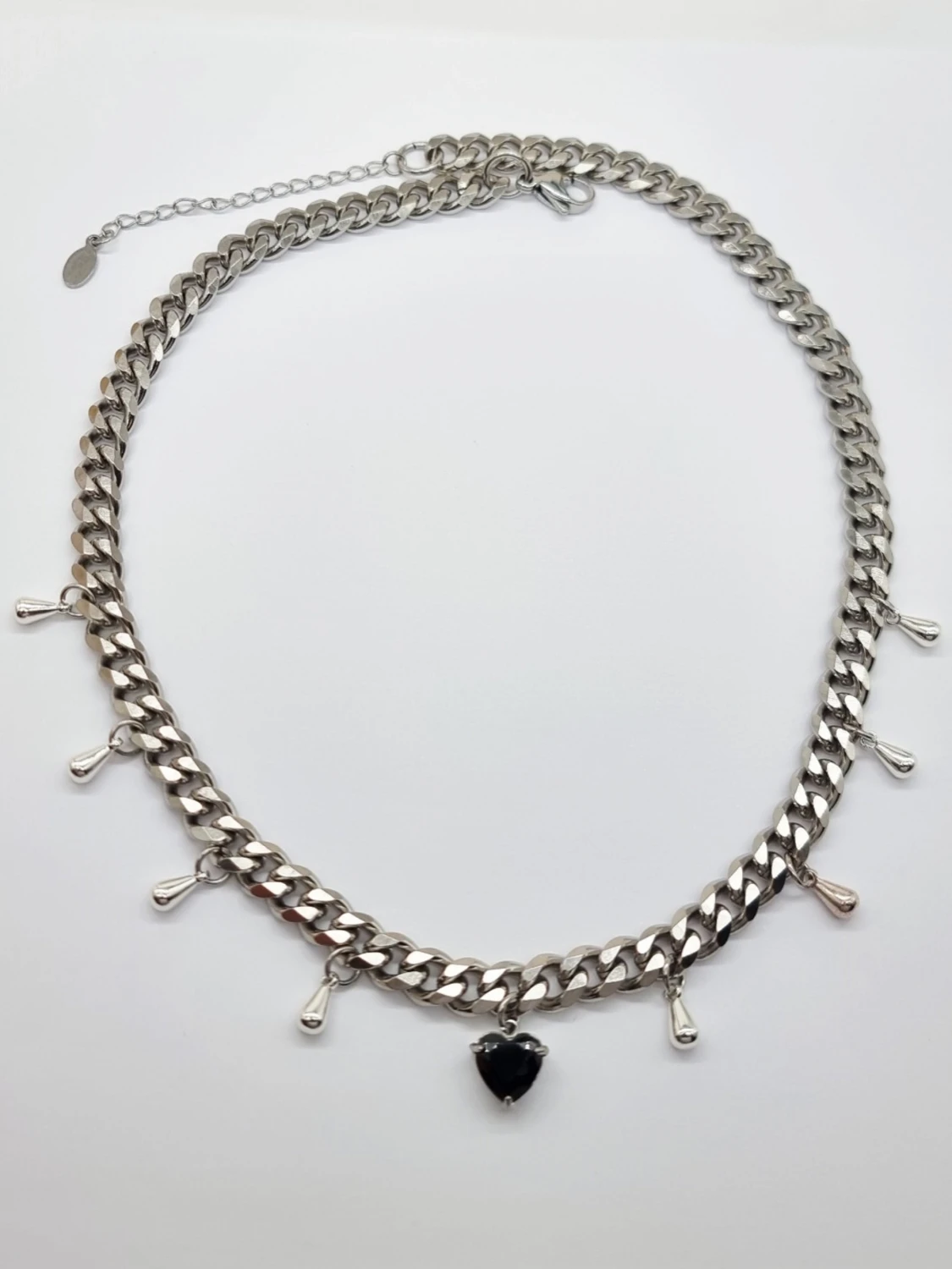 Stilfullt halsband med kristall hjärta 