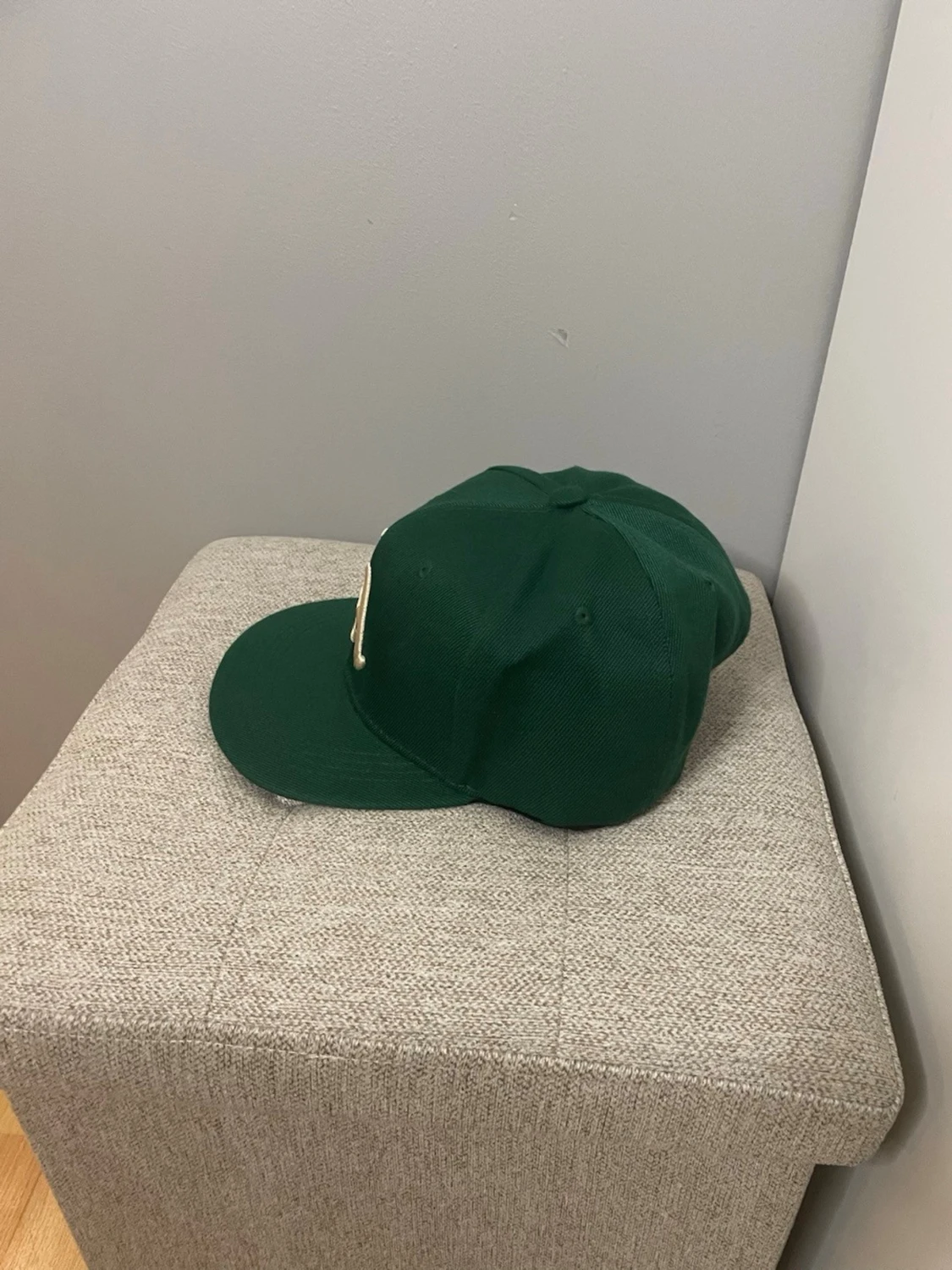 Grön LA keps med broderad logga - 2