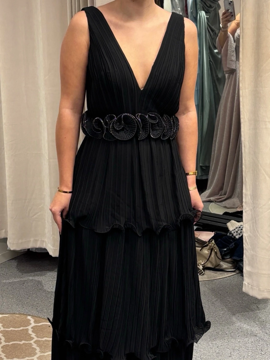 Svart balklänning med volanger