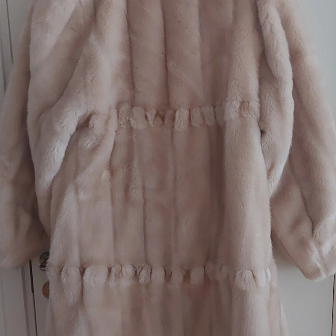 Beige pälsjacka från Modena - 2