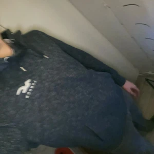 Hollister Hoodie - Den är i bra skick väldigt skön