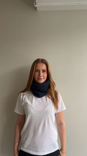 Fleece buff med reflex, midnatts blå - Drop 2:3  Färg: Midnattsblå💙 Pris:149 kronor Om produkt: Buffen är gjord i fleece med måtten 60x23.. (Vid justering av mått och för att se hur man tvättar  kontakta oss)