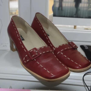 Röda klackar - Square toe, ca 5 cm klack