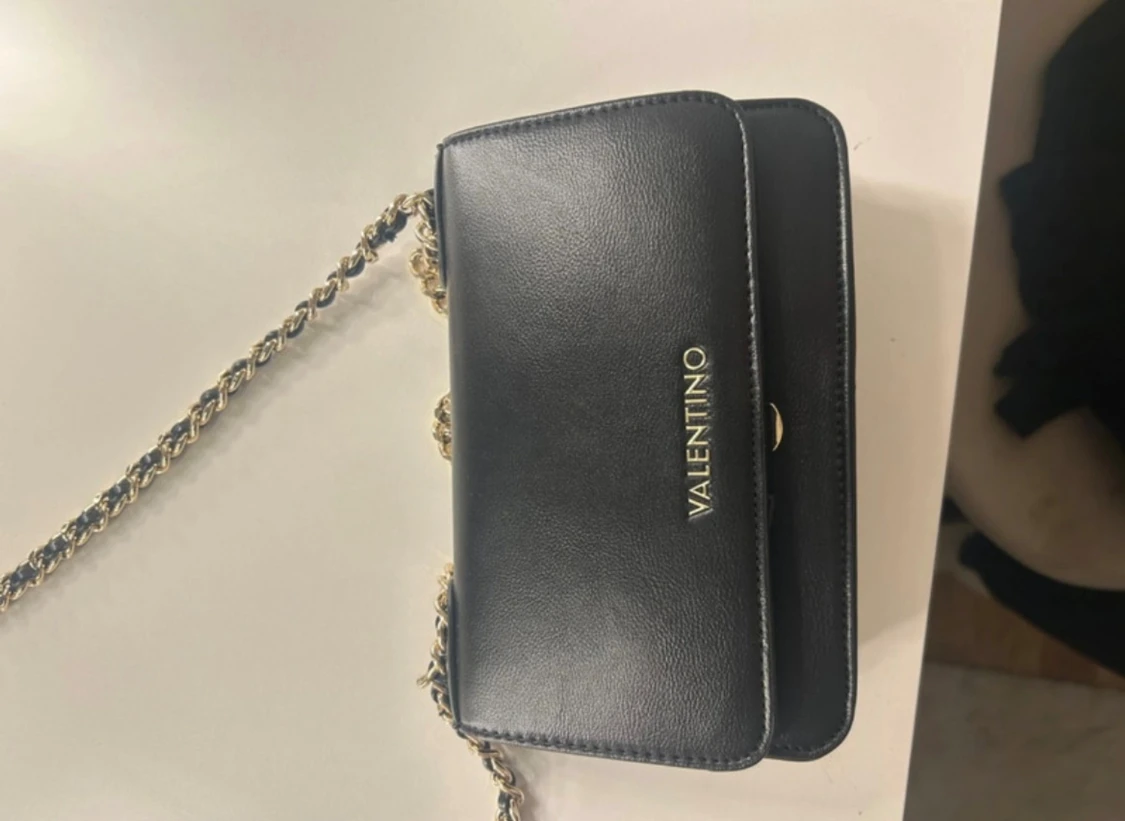 Svart axelväska från Valentino - 2
