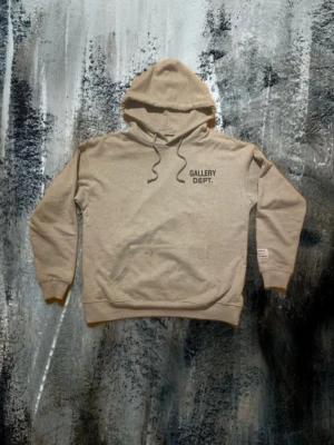 Gallery dept hoddie  - Snygg Gallery dept. Hoddie i storlek m men passar folk som har S också skulle säga att den passar folk från 175-185 skriv om du har frågor eller vill ha en bild hur den ser ut på kan även fixas mått!