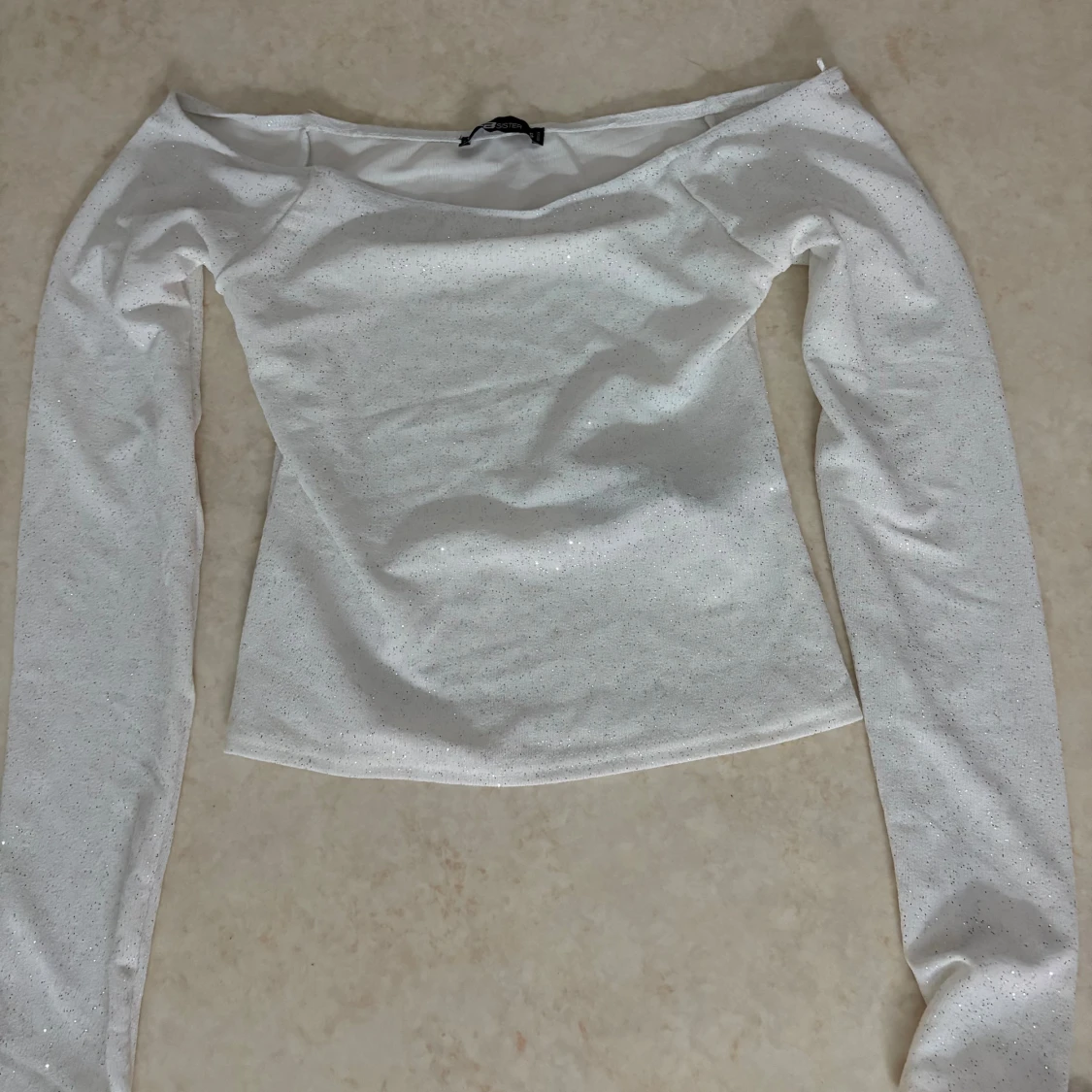 Vit glittrig offshoulder topp 