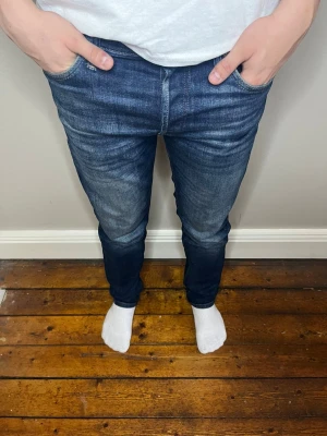 Jack & Jones Tapered/Mike Jeans - Tjenare! Säljer ett par blå jeans från Jack & Jones i storlek W29 L32. Jeansen har inga defekter och är i mycket bra skick. Billigare vid snabb och smidig affär!