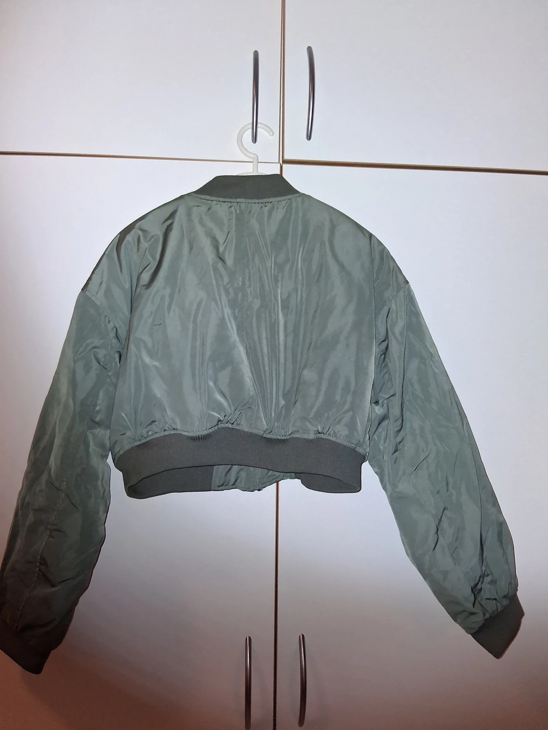 Grön croppad bomberjacka H&M - 1