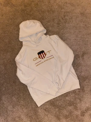 Gant hoddie  - En enkel hoddie som passar med allt inte ett enda fel på hoddie men Inget för mig bara 