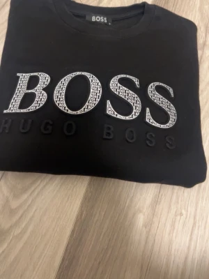 Boss långaramad tröja  - Knappt använd 399 kronor