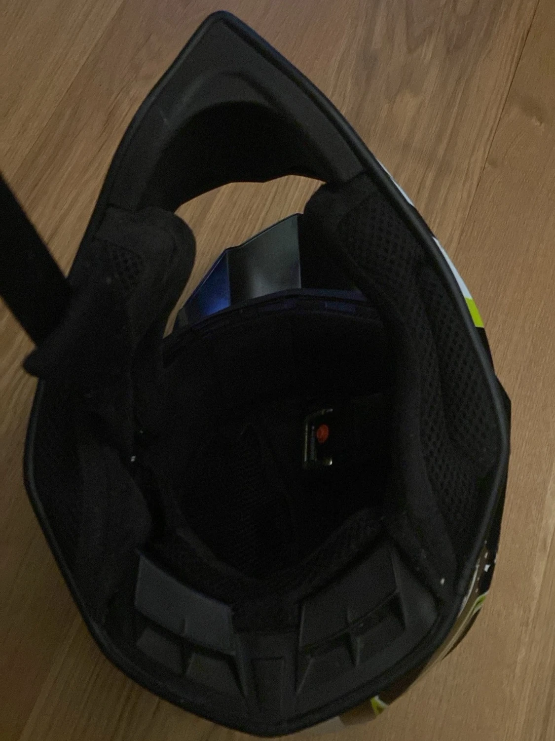 Svart och vit motocrosshjälm med mönster - 4