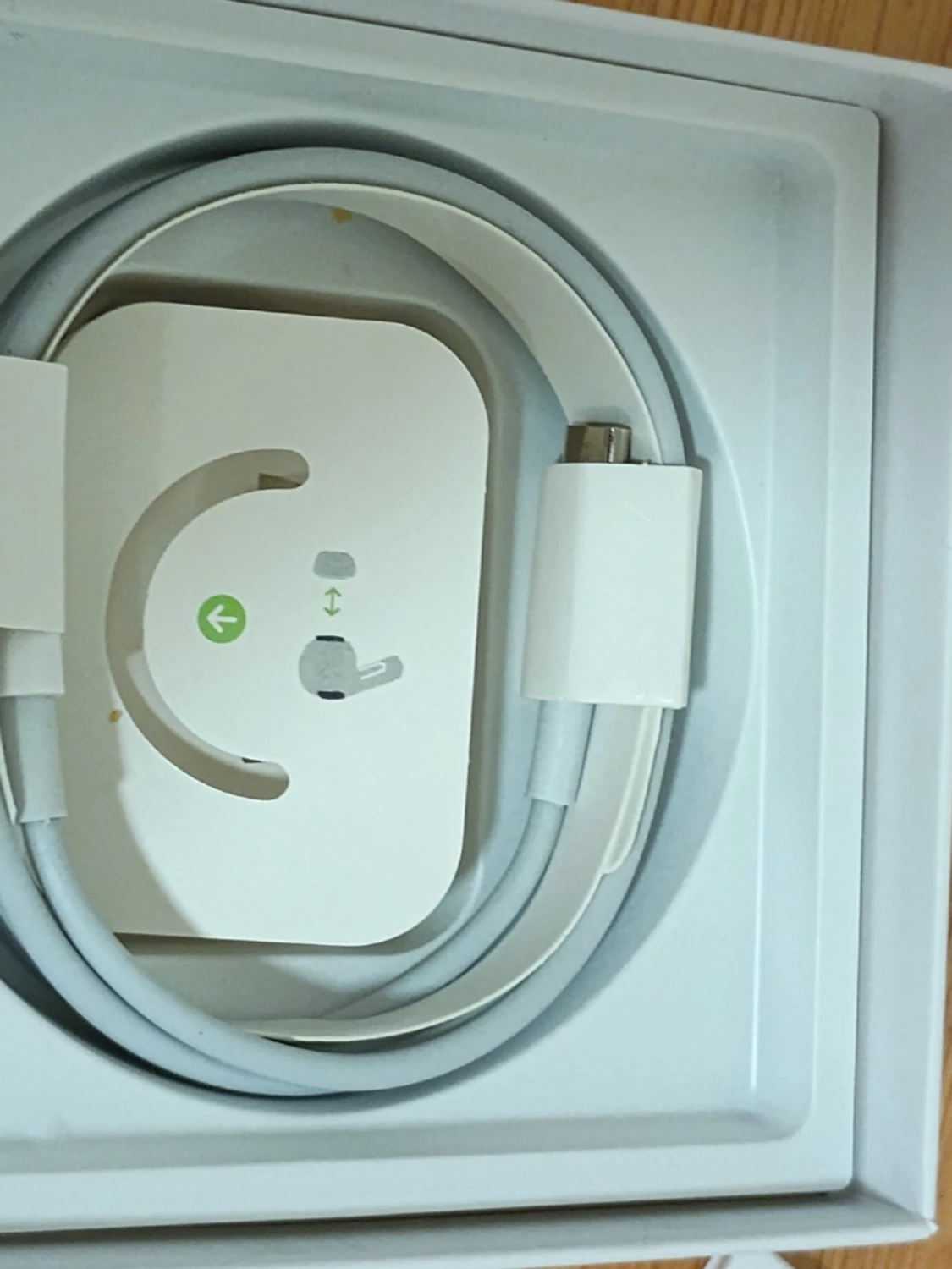 AirPods Pro (2nd generation) with MagSafe Charging Case - 4