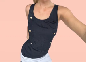 Massimo Dutti sidentopp med nitar - Stilren och snygg festtopp i siden med guldiga knappar/nitar 🤎🤎🤎😍😍 Toppskick o storlek S