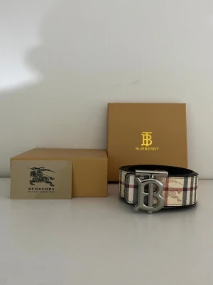 Burberry bälte - Säljer ett helt nytt och oanvänt Burberry bälte i storlek 110cm