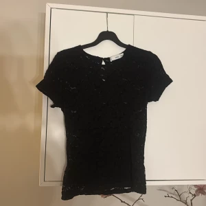Spets svart blus/tröja  - Spets tröja. 