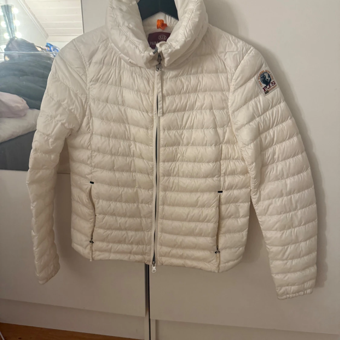 Vit dunjacka Parajumpers XS