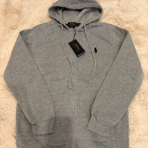 Grå hoodie från polo ralph lauren  - Helt oanvänd utan prislapp                                    