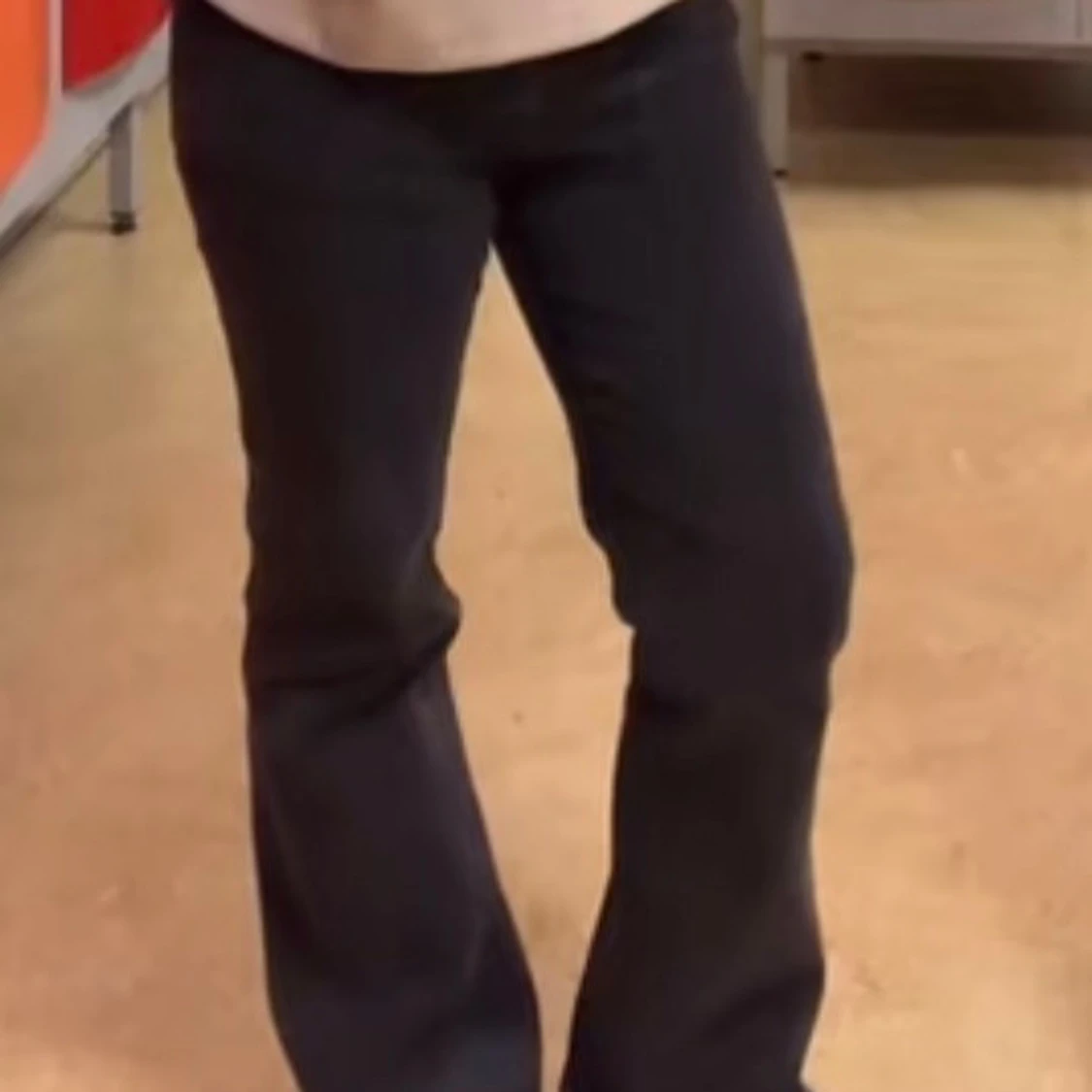 Svarta bootcut jeans 