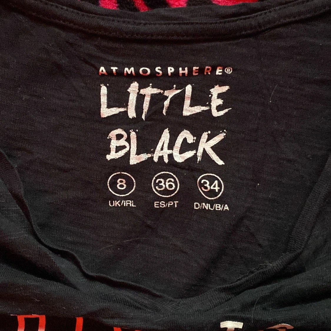 Svart t-shirt från Atmosphere - 1