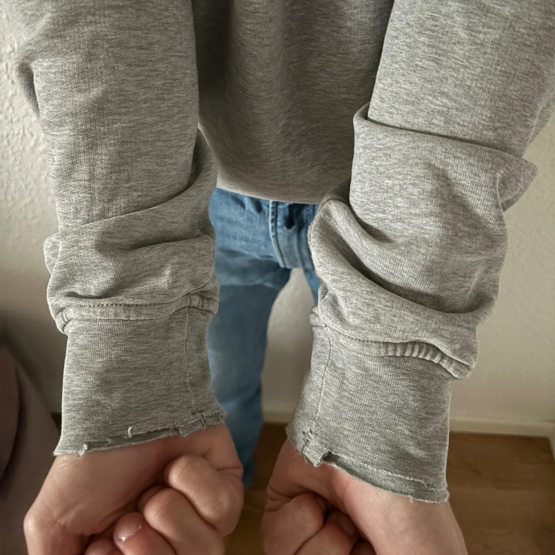 Grå Stone Island hoodie  - 2