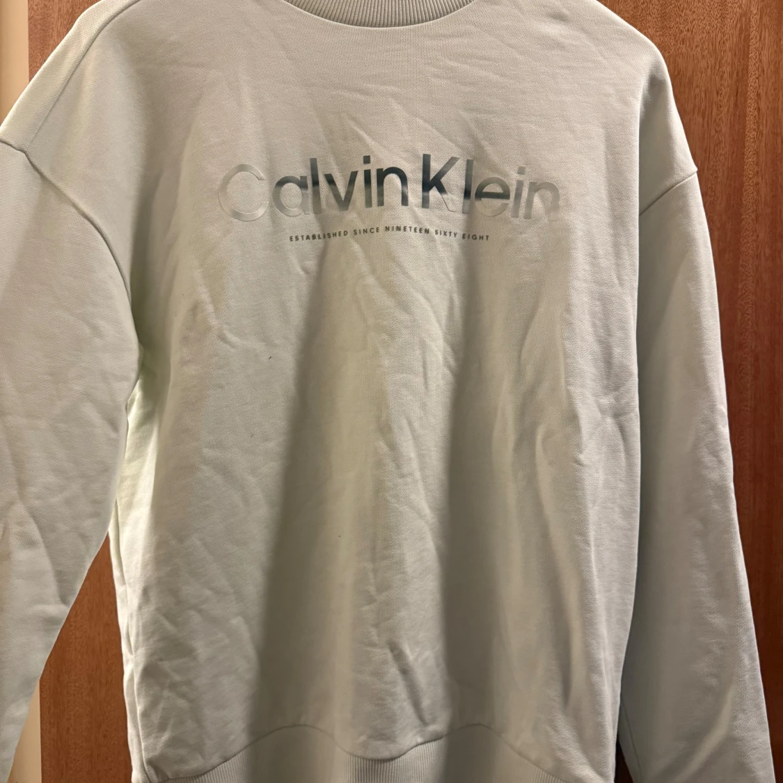 Vit sweatshirt från Calvin Klein XS/S