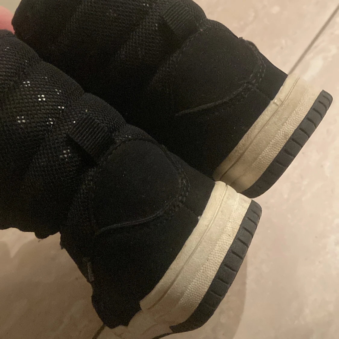 Svarta höga sneakers från H&M strl 28 - 4