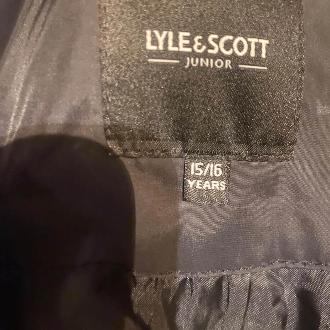 Svart väst från Lyle & Scott - 1