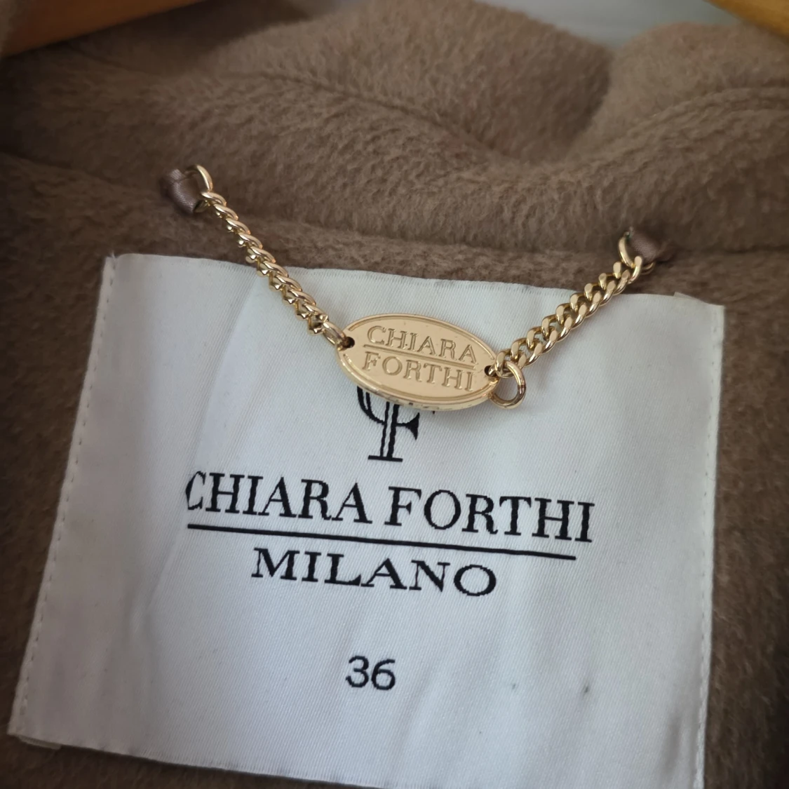 Beige kappa från Chiara Forthi, stl 36 - 1