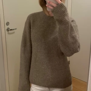 Beige stickad tröja  - Mysig beige stickad tröja🤍