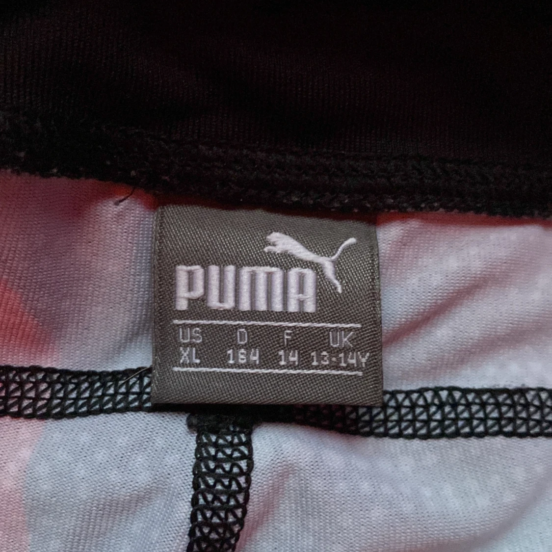 Svarta träningsshorts med prickigt mönster från Puma - 2