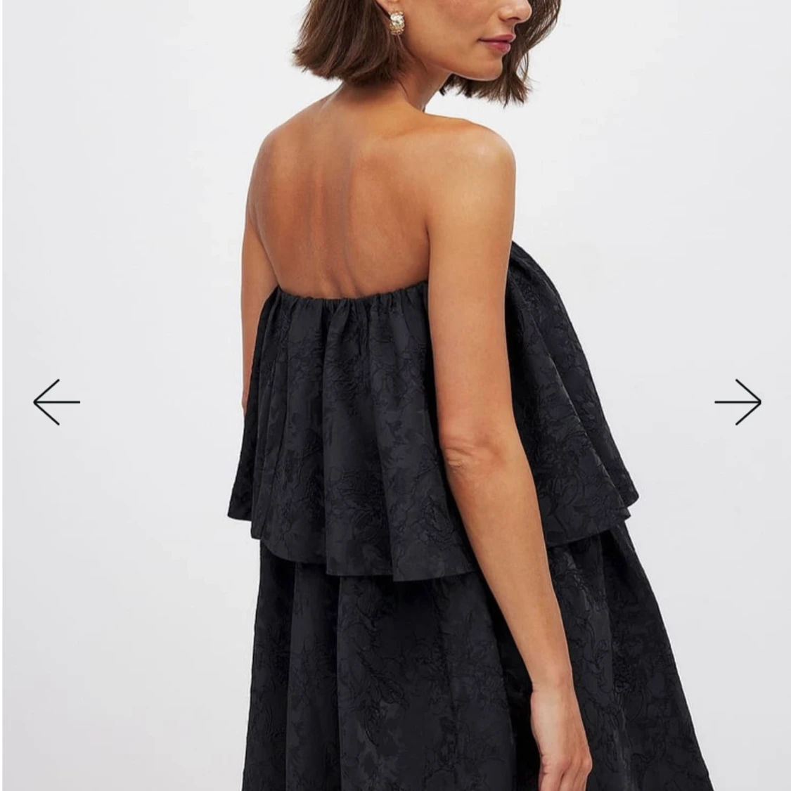 Svart axelbandslös klänning NA-KD - 1