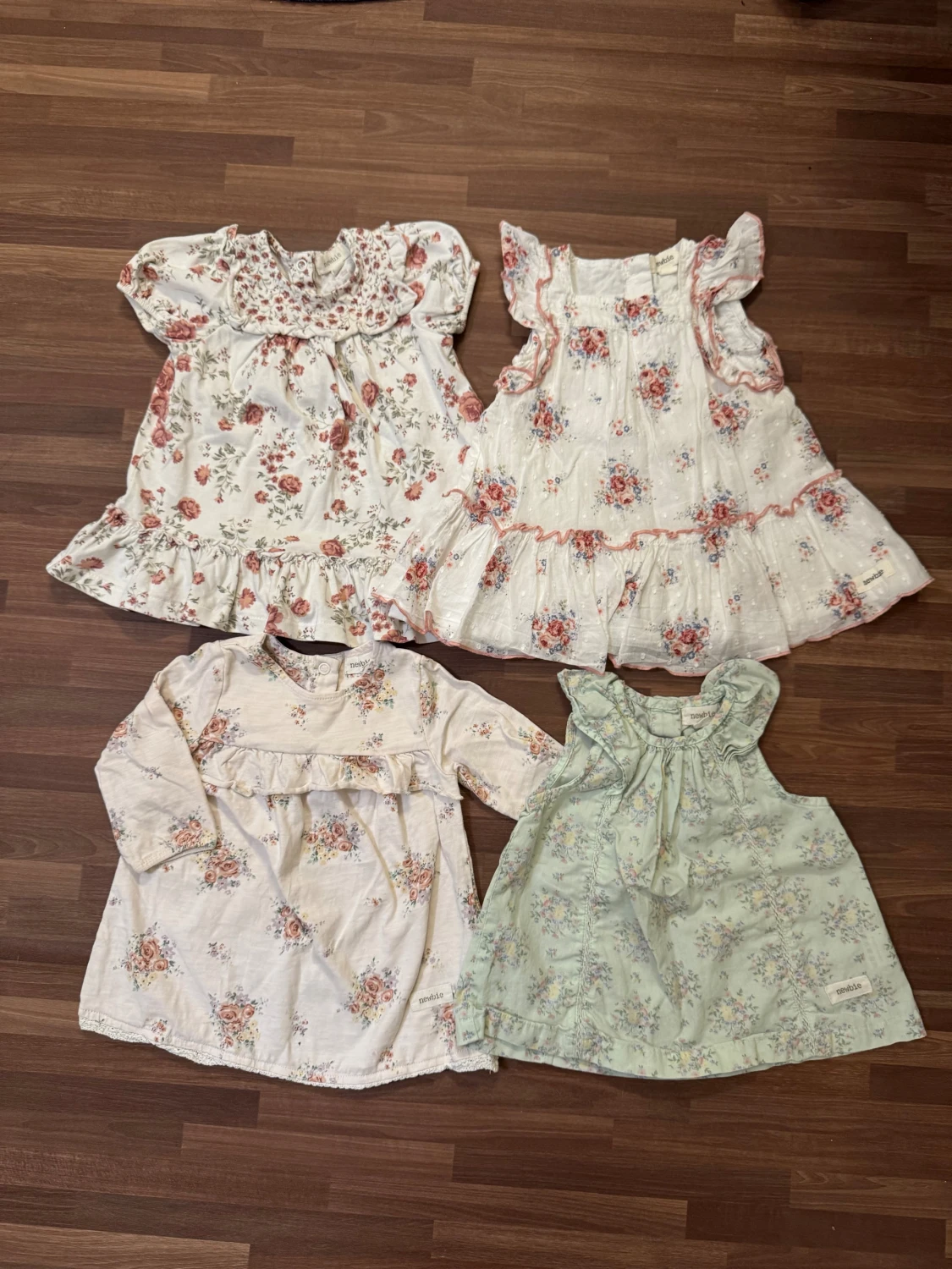 Set med fyra klänningar, 62