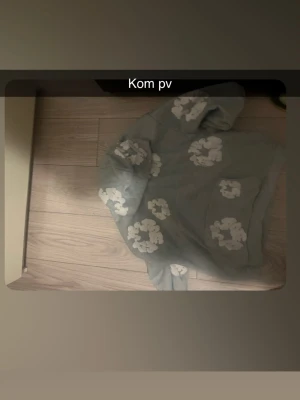 DENIM TEARS hoodie - Den är helt ny inga skador bra kvalitet