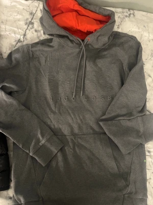 Grå Hugo boss hoodie  - Grå Hugo boss hoodie. Inga fel. 